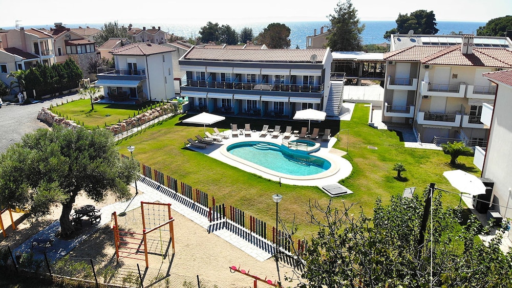Finikas Garden Beach Resort Nikiti 38/50