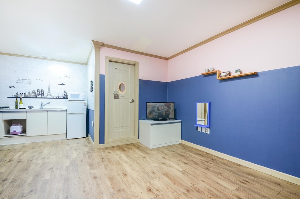 Sokcho Tteurak Pension 8/50