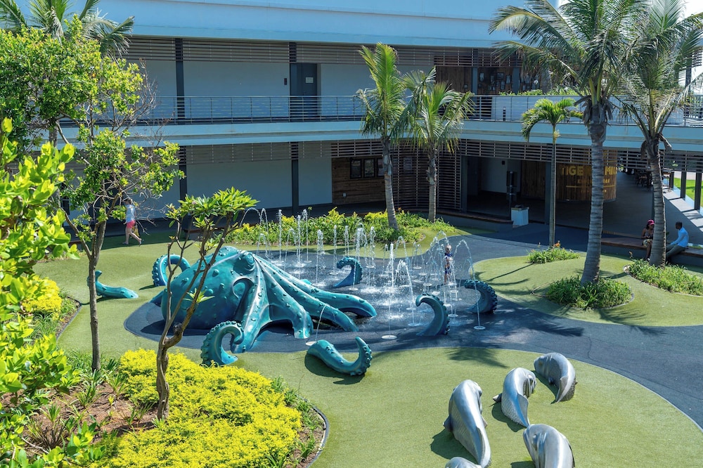 Suncoast Hotel And Towers 46/54
