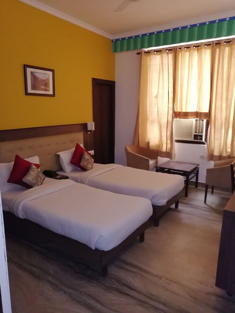 DELUXE, DOUBLE BED, CITY VIEW