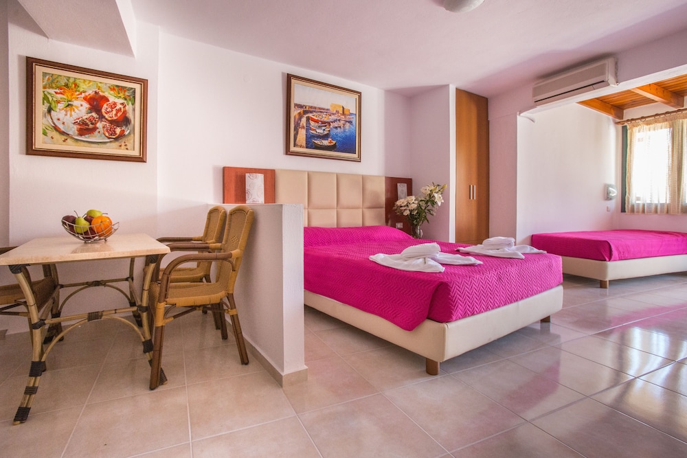 Mariamare Apts 13/36