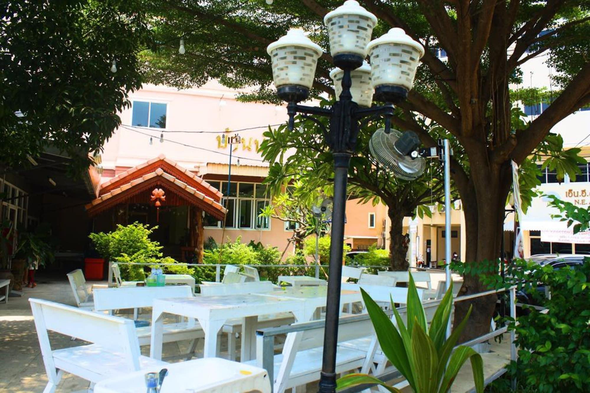 Ban Bua Resort & Hotel 1/15