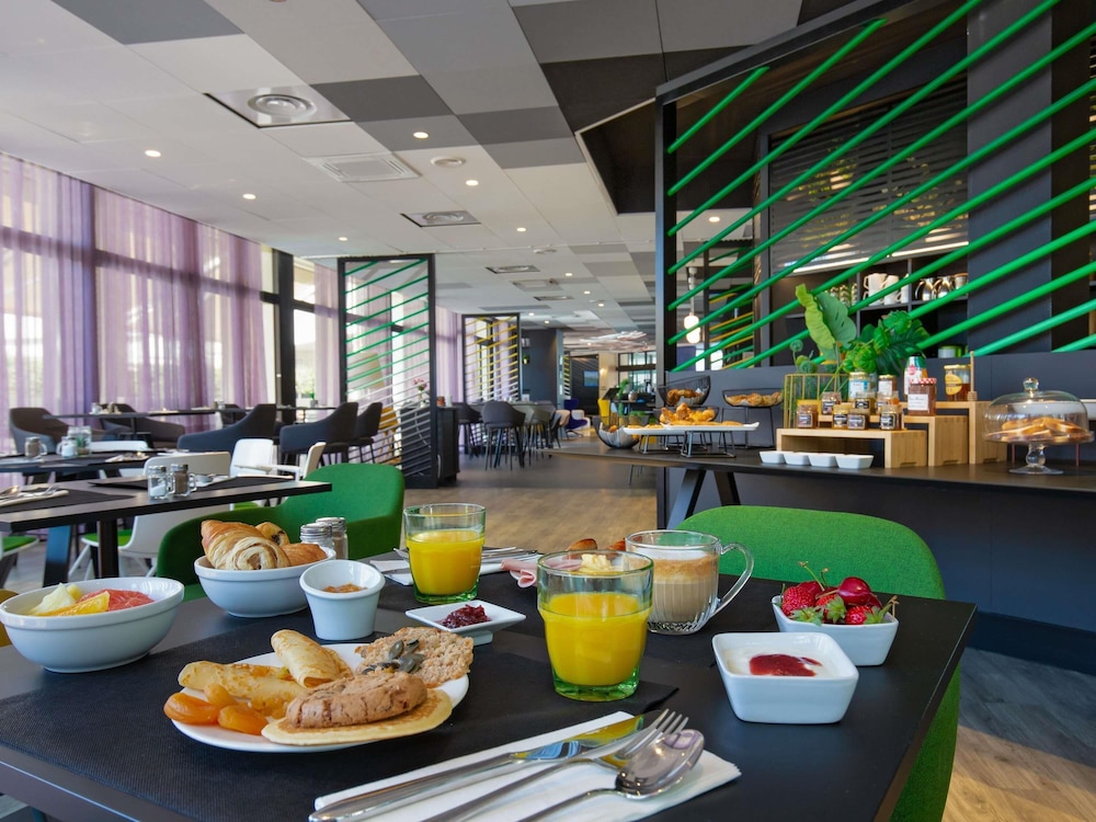 Mercure Hyeres Centre 54/73
