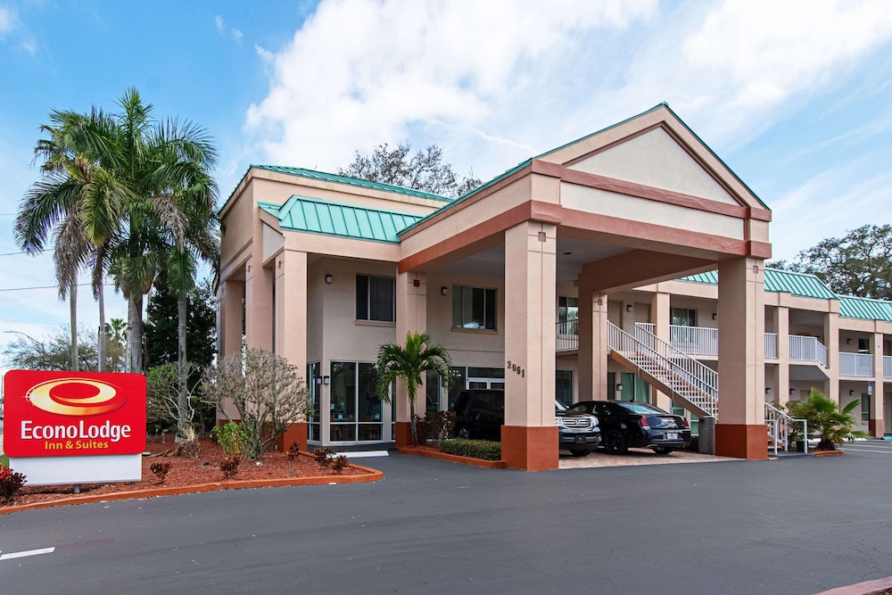 Econo Lodge Inn & Suites Clearwater Central photo4