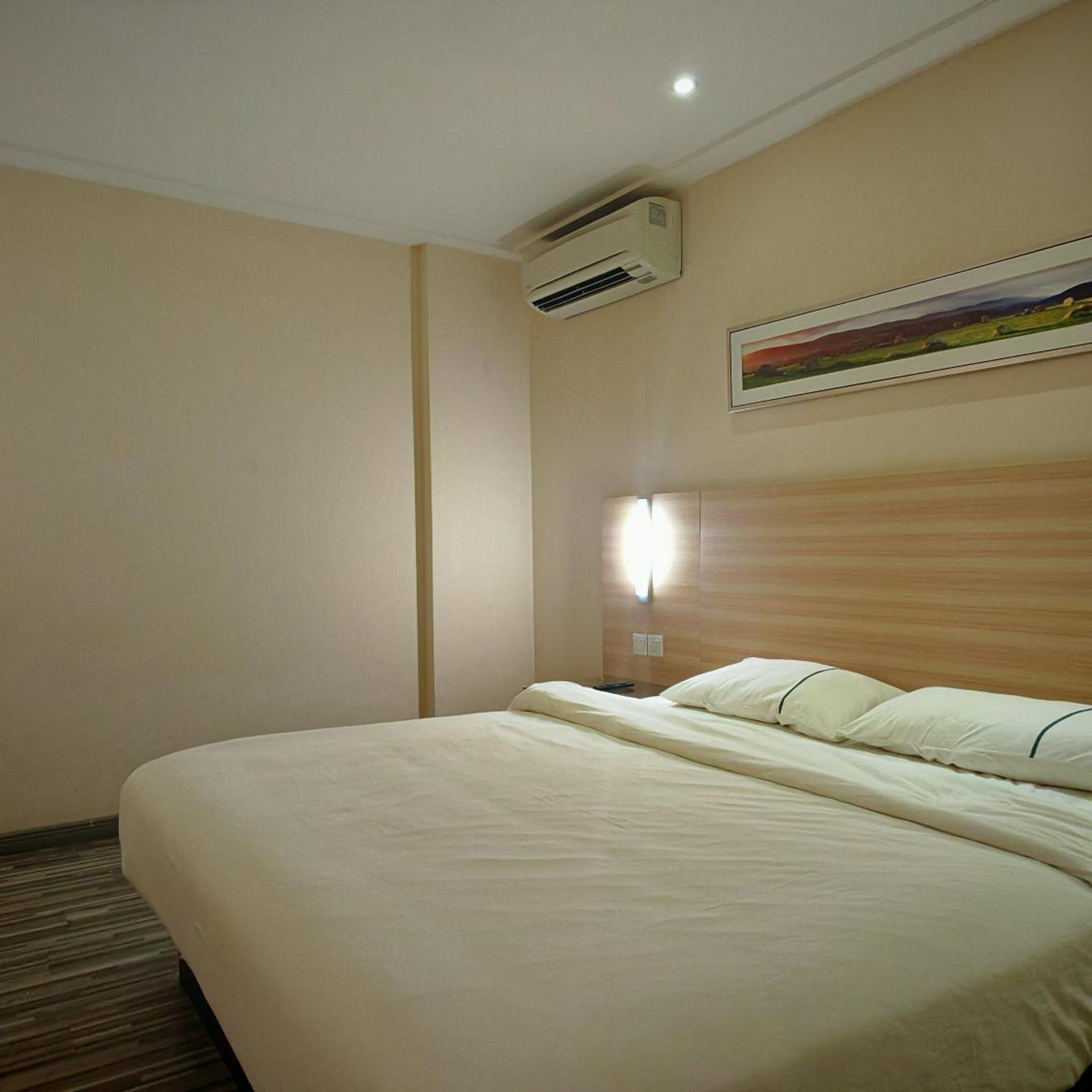 Standard, King Bed, No Window