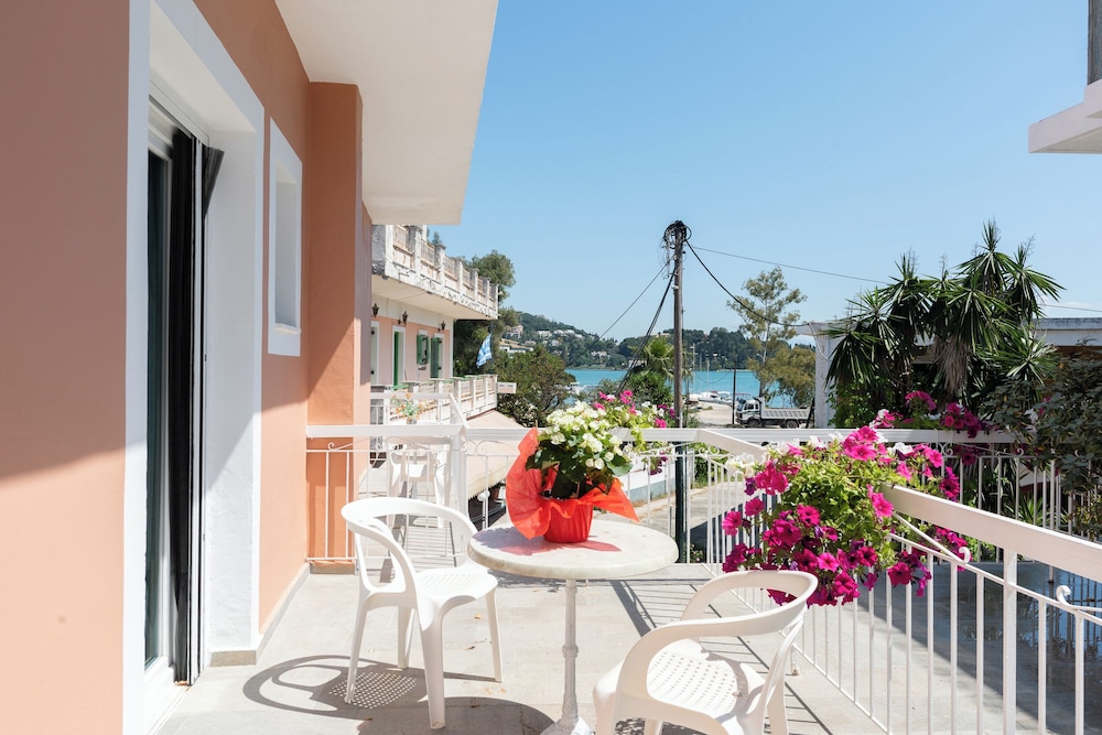 Sirena Beach Hotel 10/56