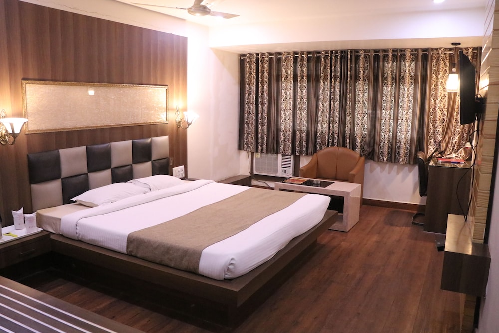 HOTEL GRAND ARJUN 22/50