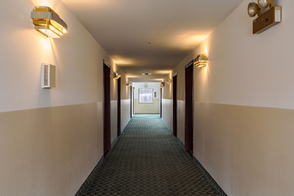 Super 8 By Wyndham Williams West Route 66 Grand Canyon Area Ex Rodeway Inn 33/54