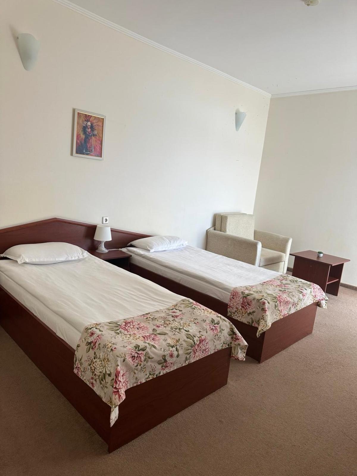 Room, Twin Beds