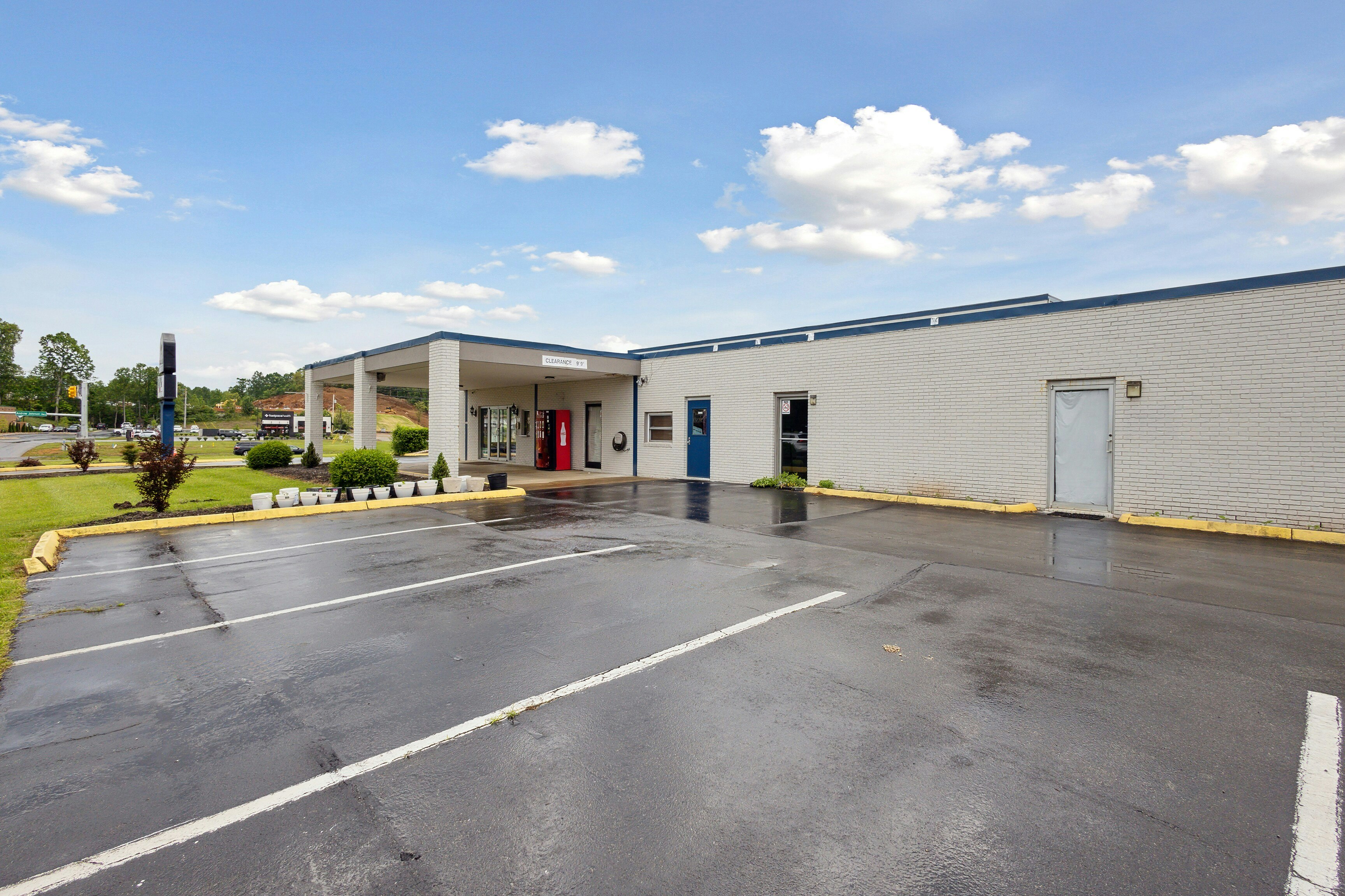 Relax inn by OYO Greeneville Near Hwy US-321 30/40