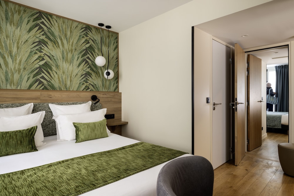 3 BEDROOMS, CONNECTING, FAMILY