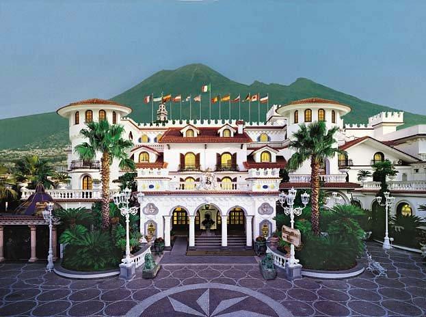 Grand Hotel La Sonrisa 1/19
