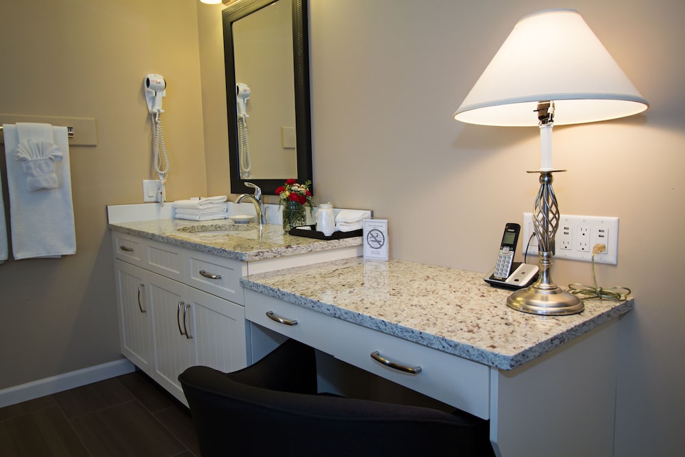 Glenwood Inn & Suites 15/50