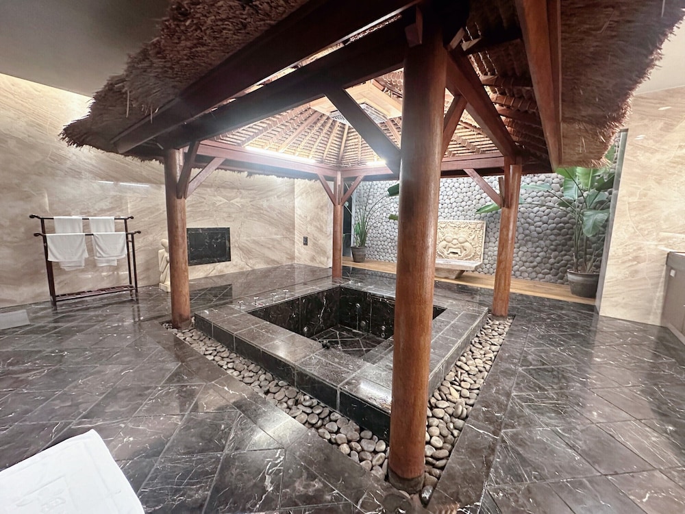 Orient Luxury Villa Motel 19/37