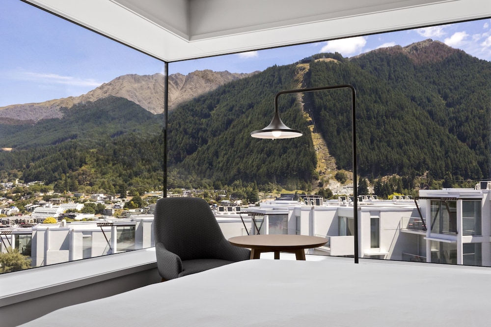 Holiday Inn Express And Suites Queenstown 37/79