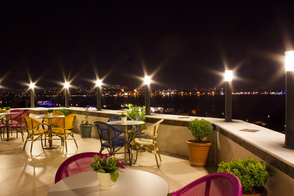 The Magnaura Palace Hotel 78/87