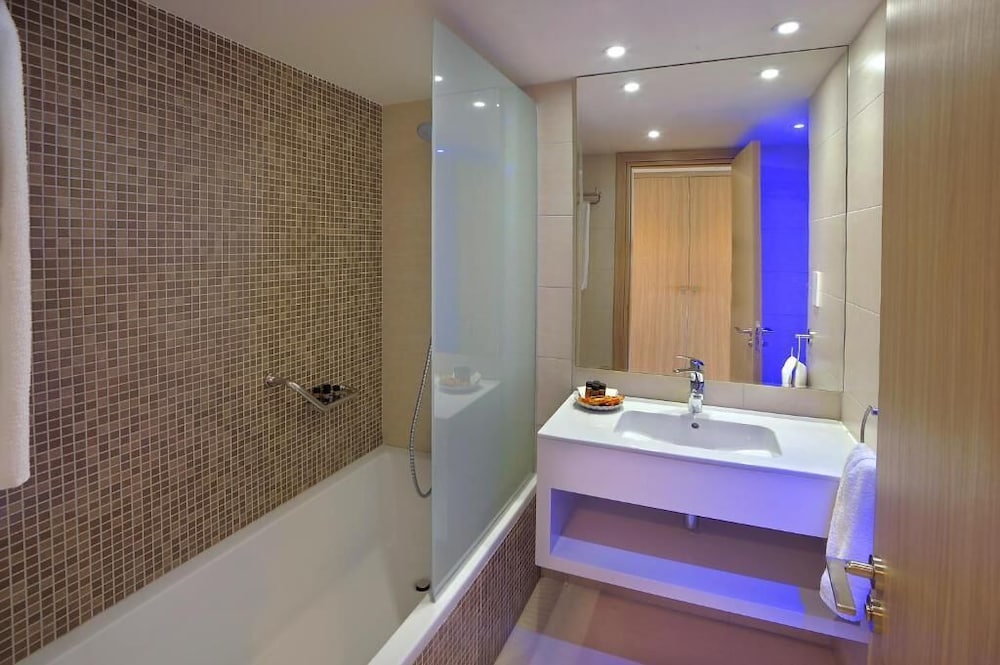 Nelia Beach Hotel & Spa 67/67