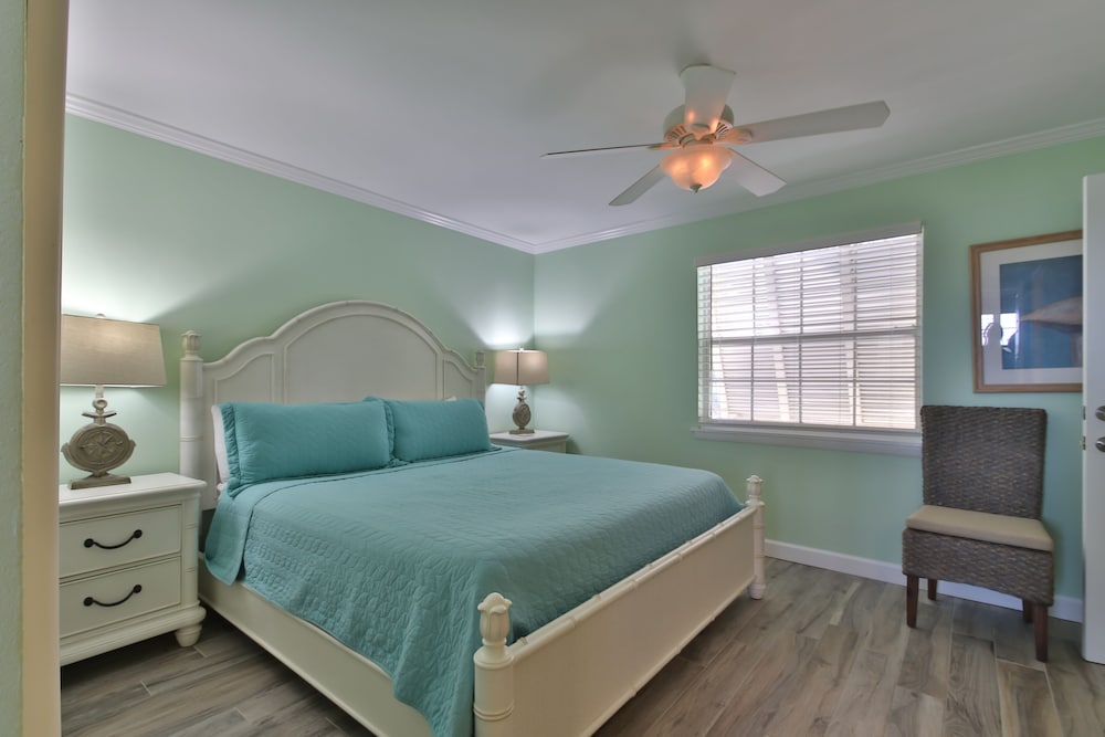 Tradewinds Beach Resort 11/68