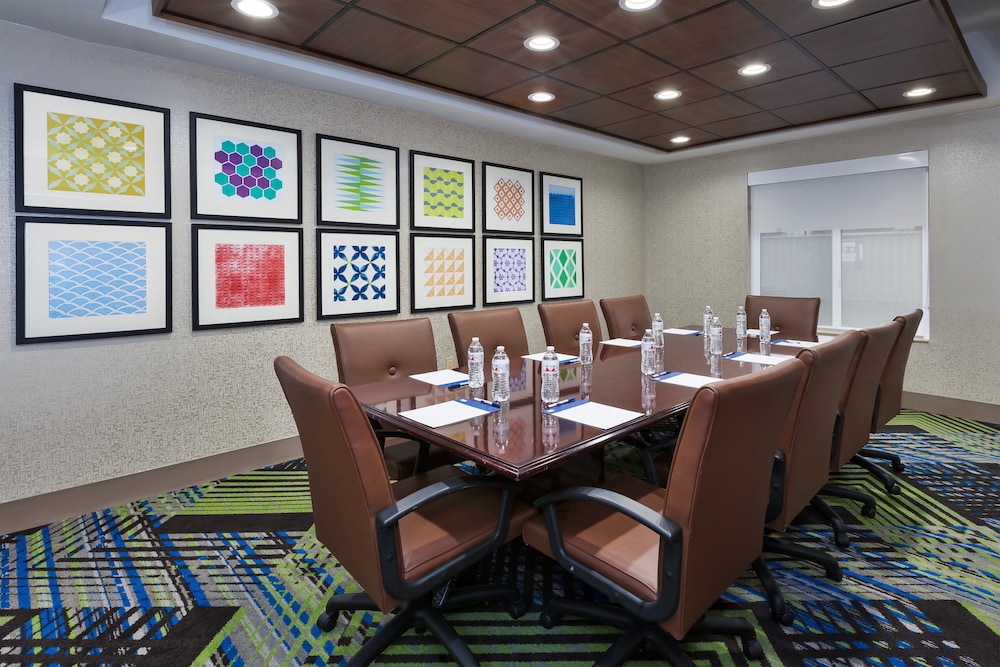 Holiday Inn Express Hotel And Suites Dayton South Franklin 52/56
