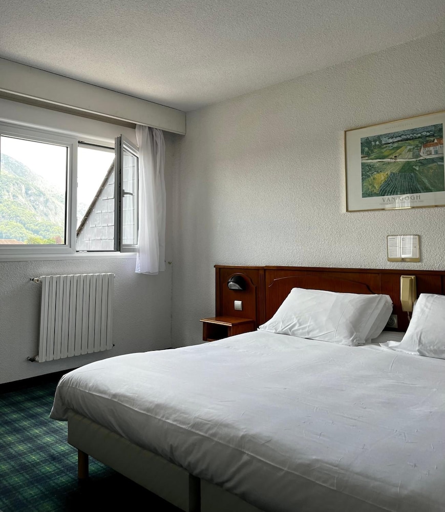 Hotel Christ Roi 11/64