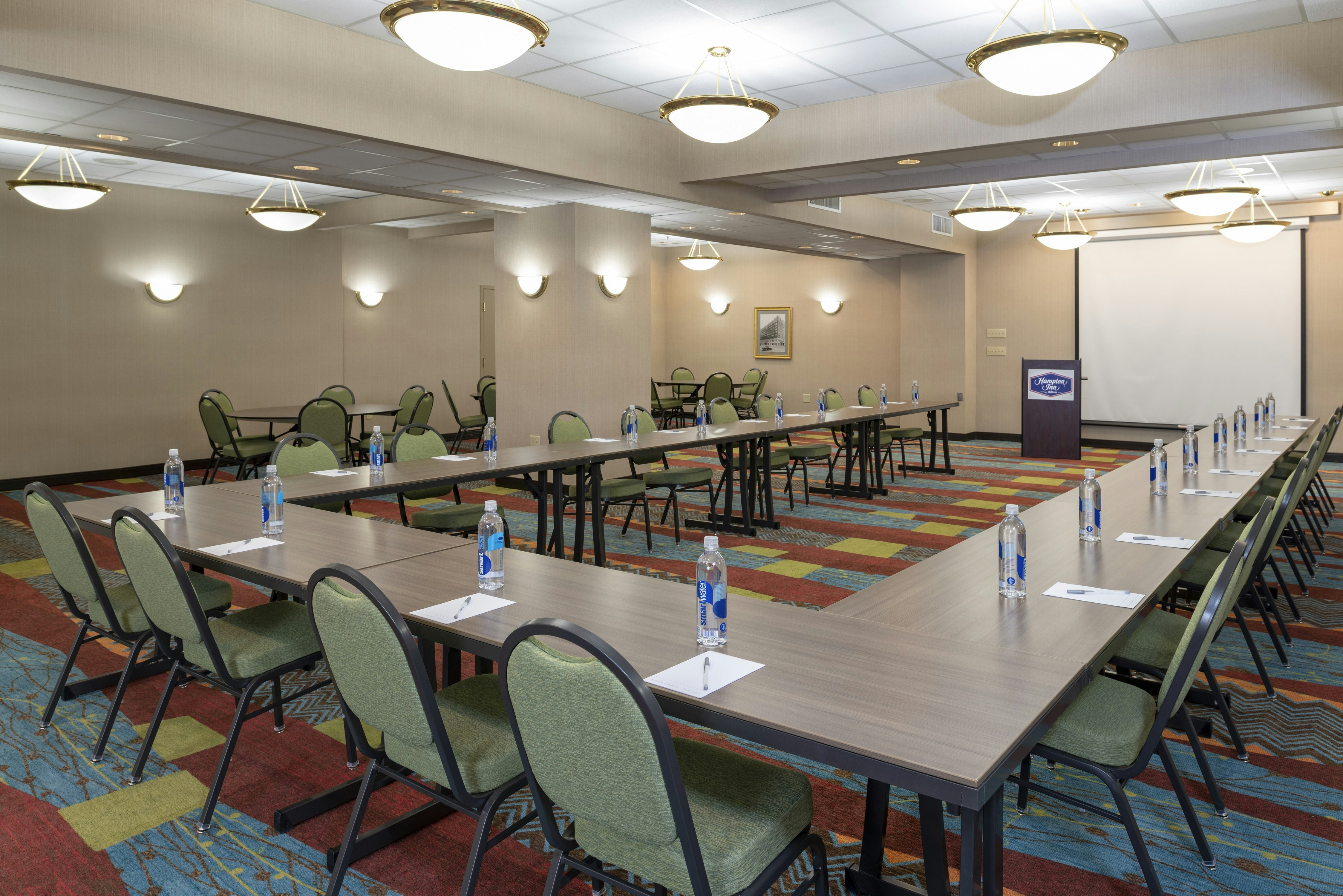 Hampton Inn Indianapolis Downtown Across From Circle Centre 67/75