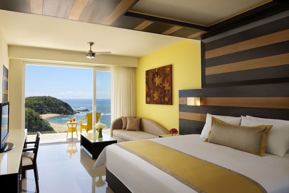 Preferred Club, Junior Suite, King Bed, Ocean Front
