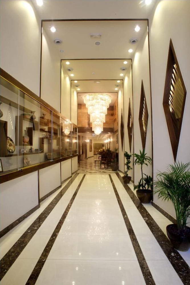 CITY ROSE HOTEL SUITES 48/67