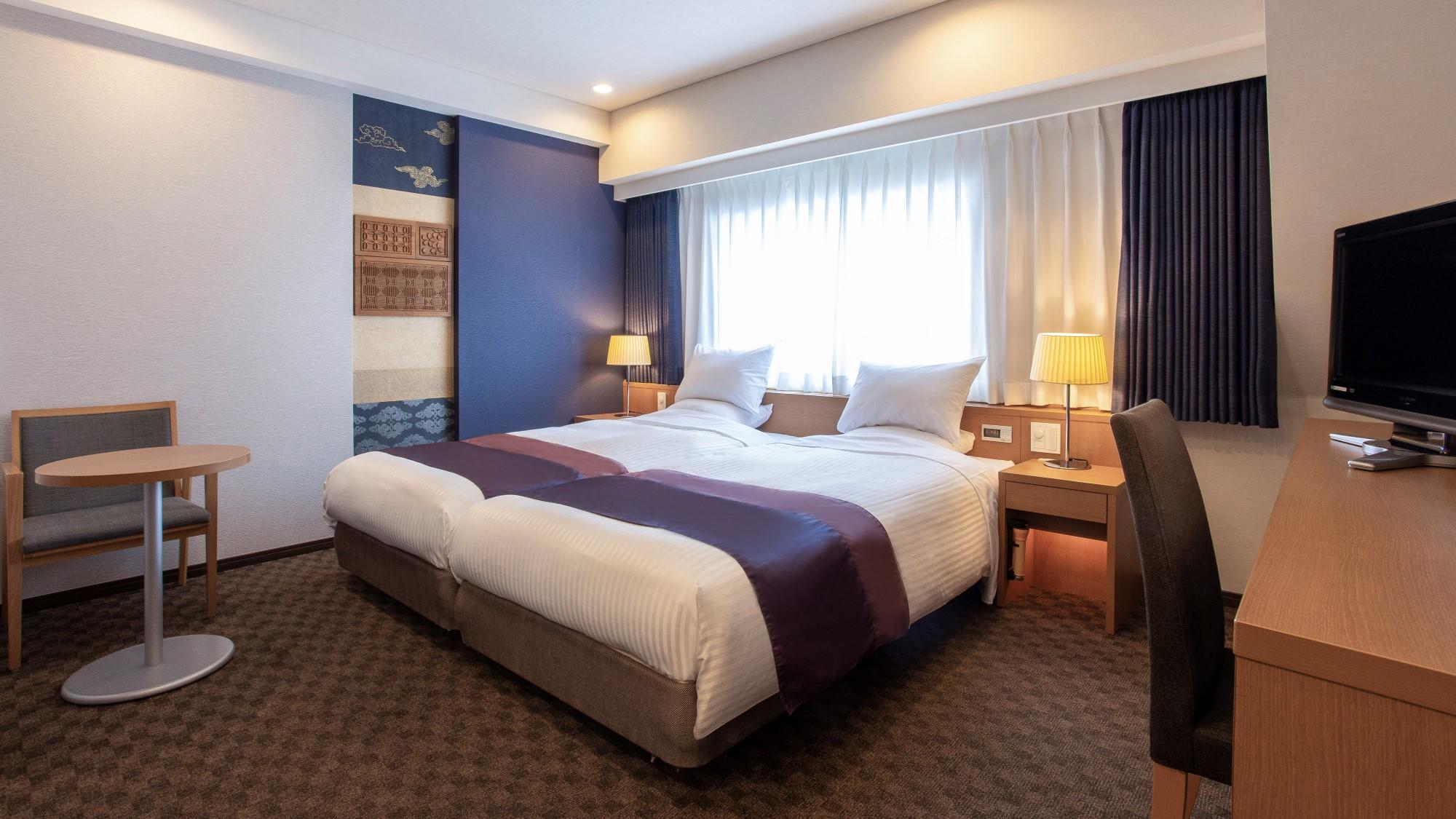 UNIVERSAL, DELUXE, TWIN BEDS