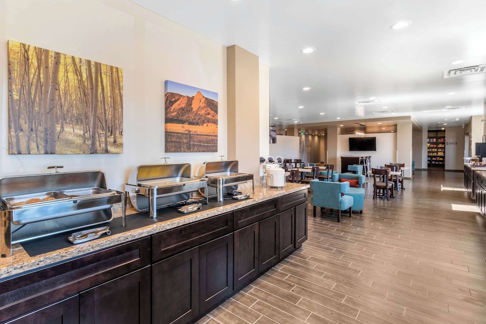 MainStay Suites Denver International Airport 18/44