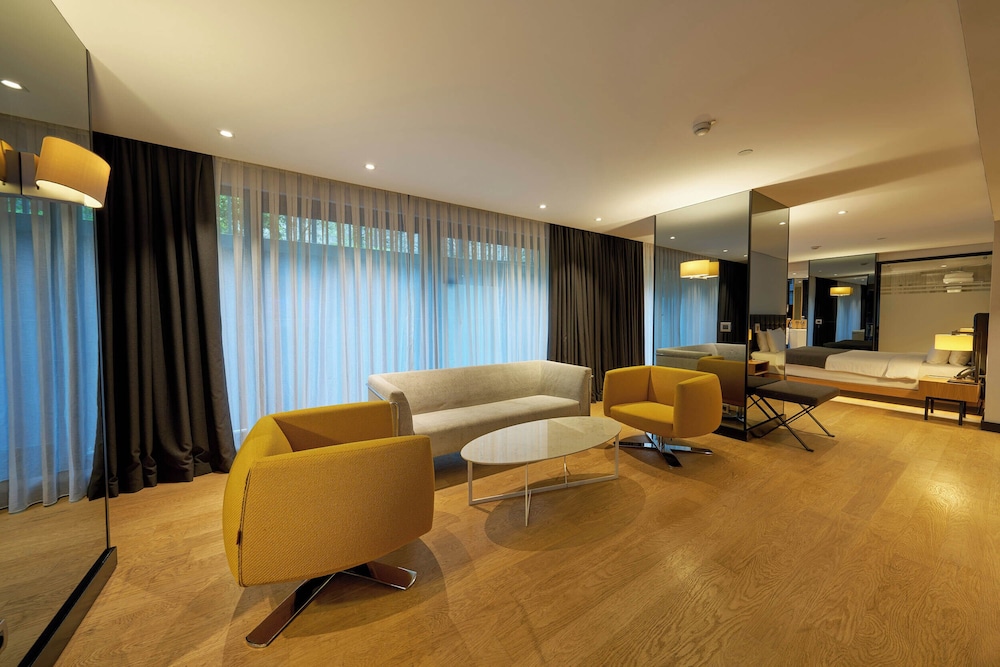 METROPOLITAN HOTELS BOSPHORUS 47/75