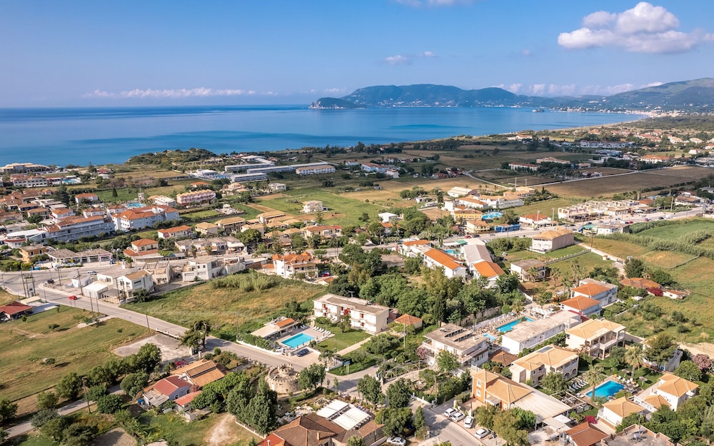 Aeolos Boutique Hotel & Suites 51/65
