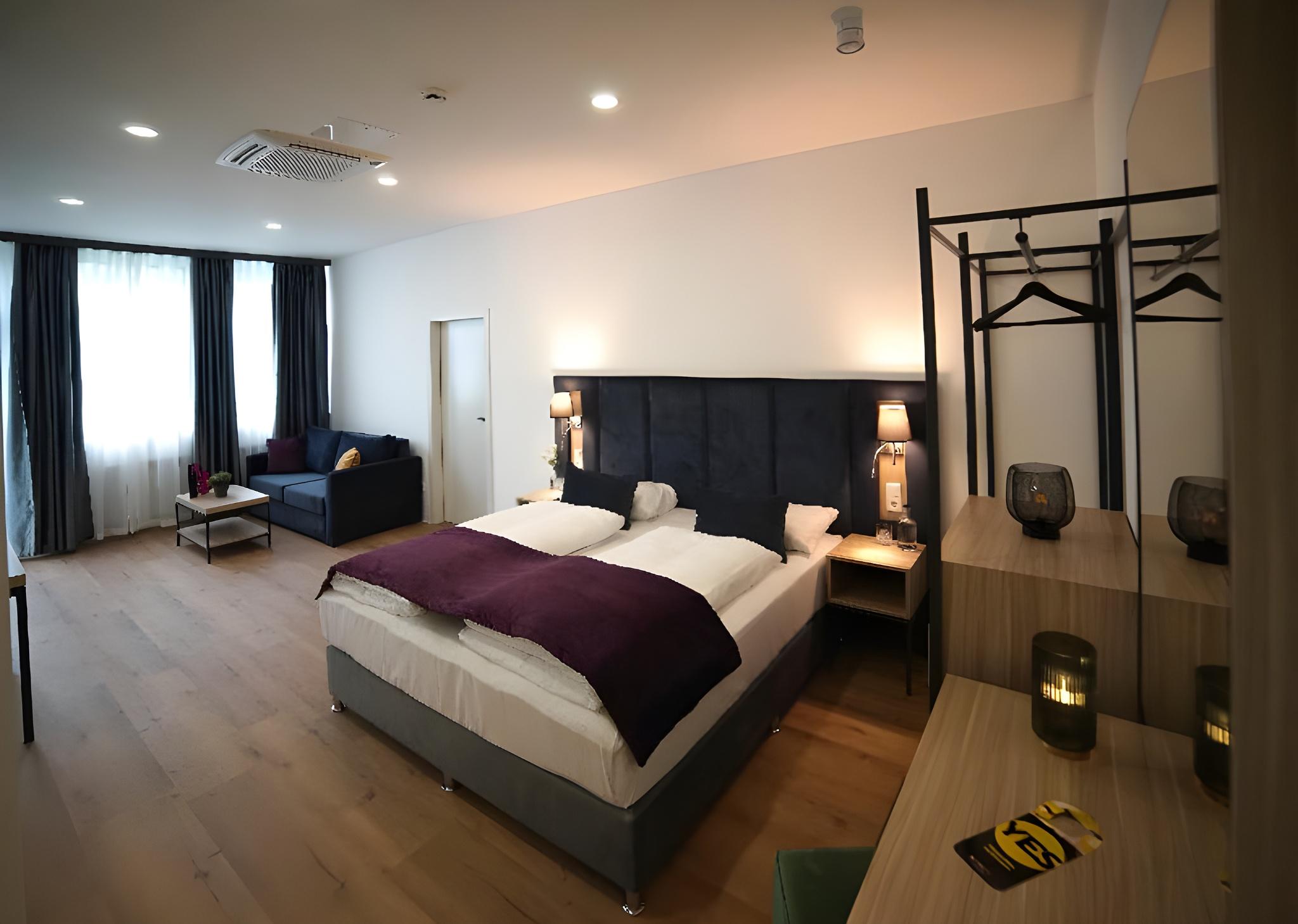 Room, Quadruple