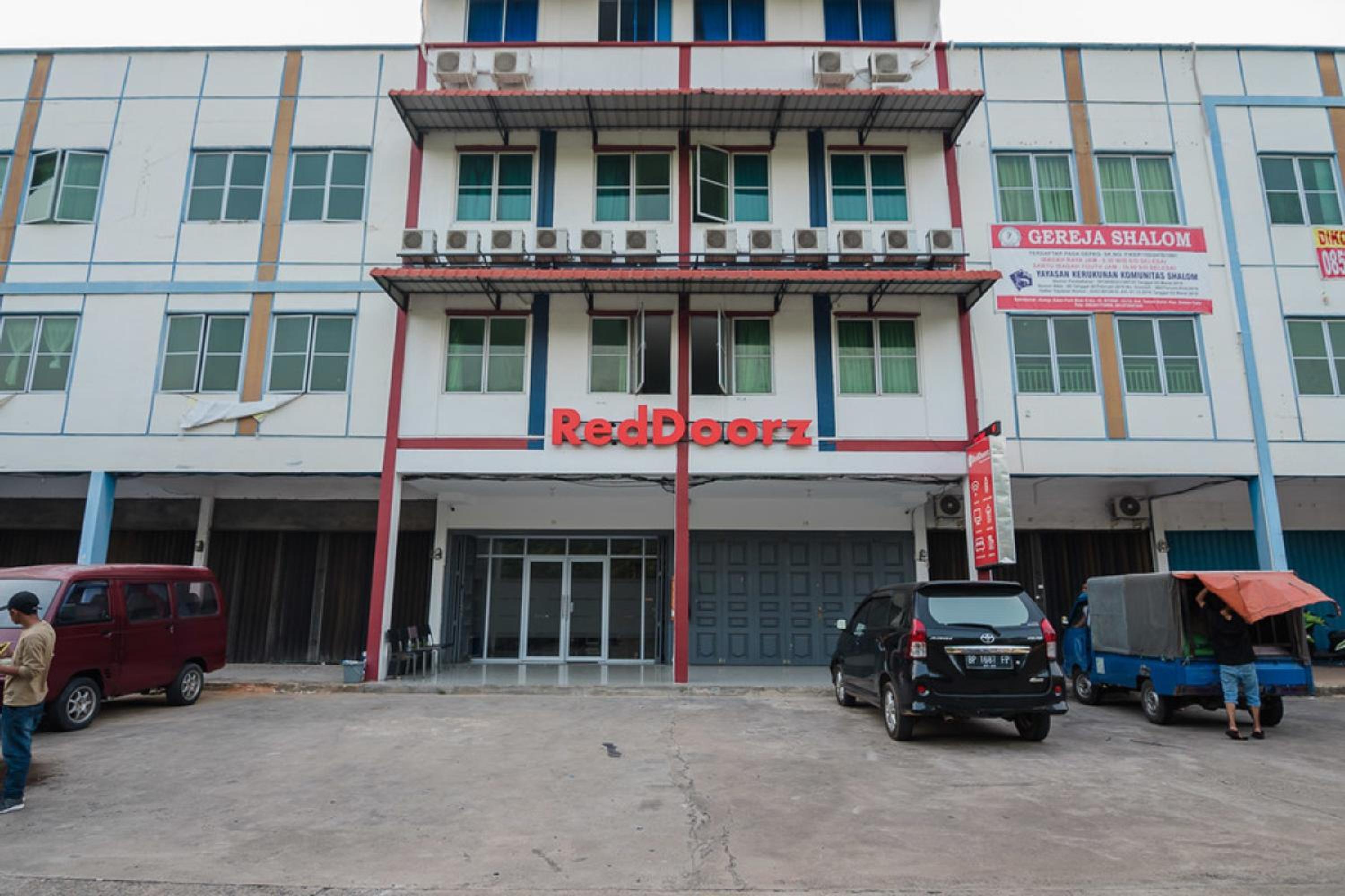 RedDoorz Plus near Kepri Mall 38/44