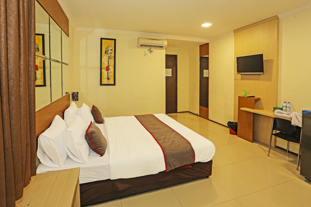 Super OYO Townhouse OAK Hotel Fiducia Serpong 14/44