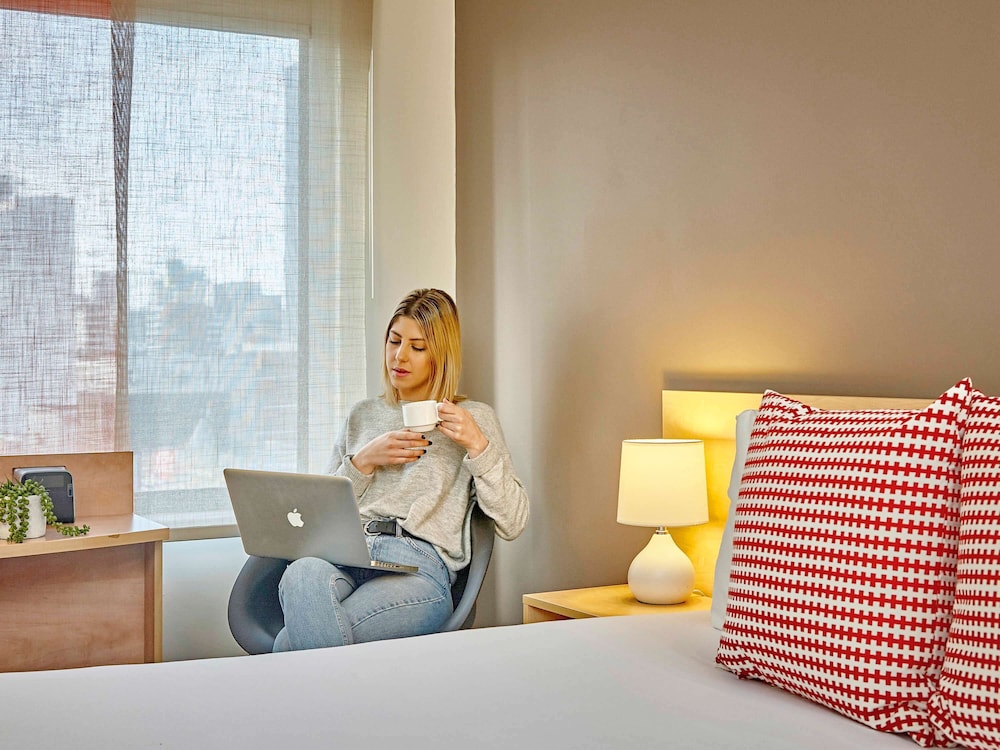 IBIS PERTH 44/70