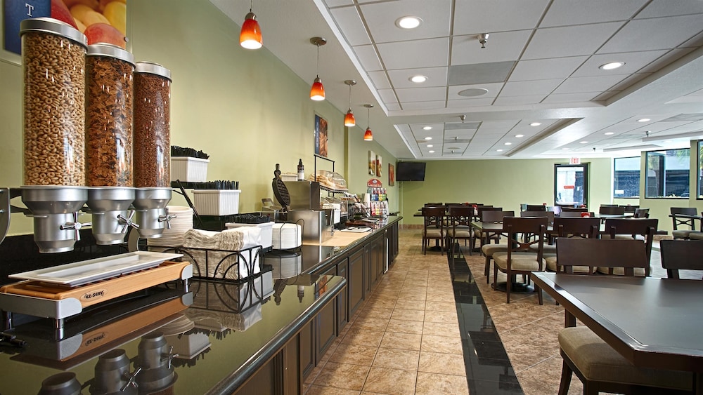 Best Western Plus Irvine Spectrum Hotel 26/33