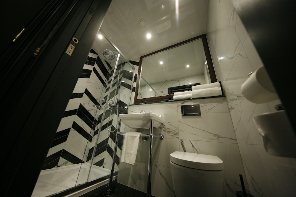 The Portico Hotel 18/19