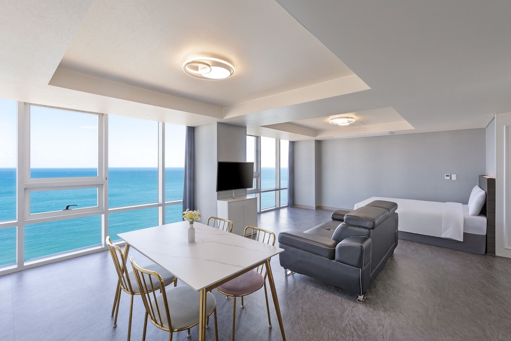 Suncloud Hotel 30/50