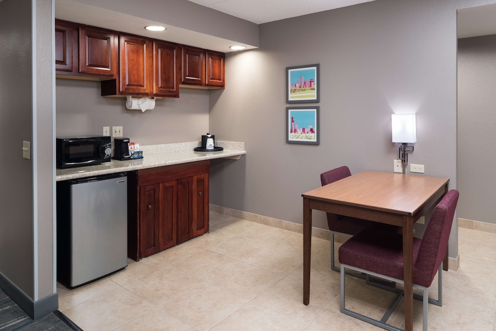 Hampton Inn And Suites Chicago North Shore 13/45