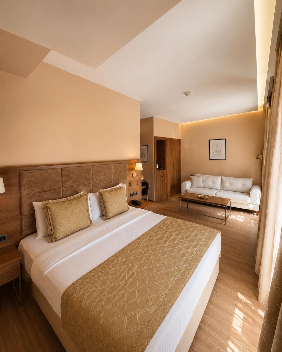 Junior Suite, Deluxe