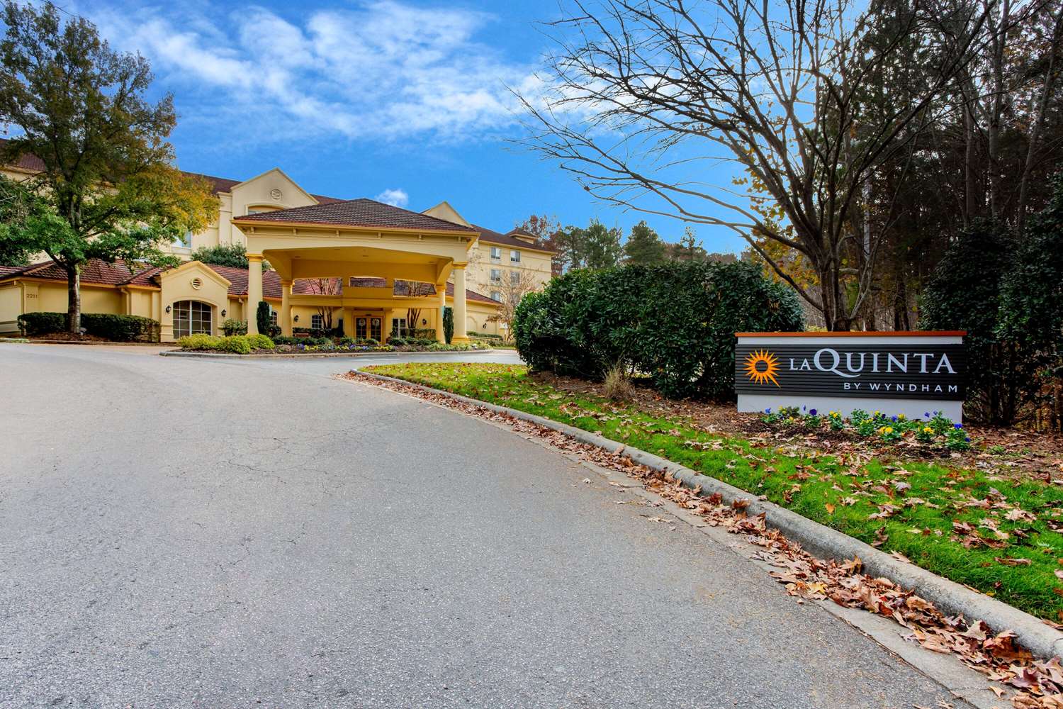 La Quinta Inn Suites Raleigh Crabtree 44/49