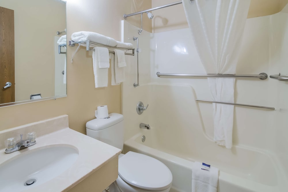 Americas Best Value Inn Fargo 15/35