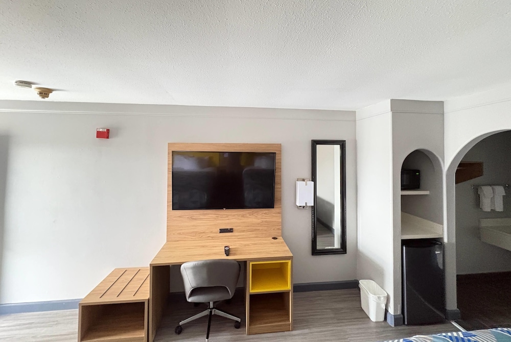 Days Inn By Wyndham Gonzales 7/50