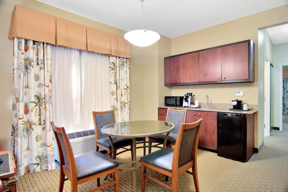 Holiday Inn Express Hotel And Suites Dfw West Hurst 64/74