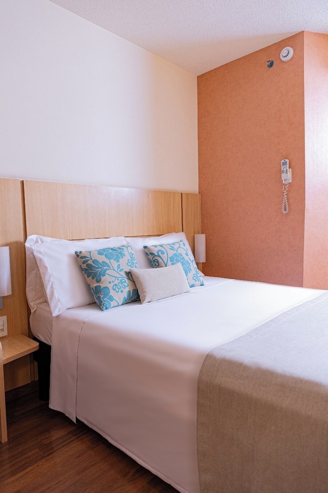 Superior, Queen Bed