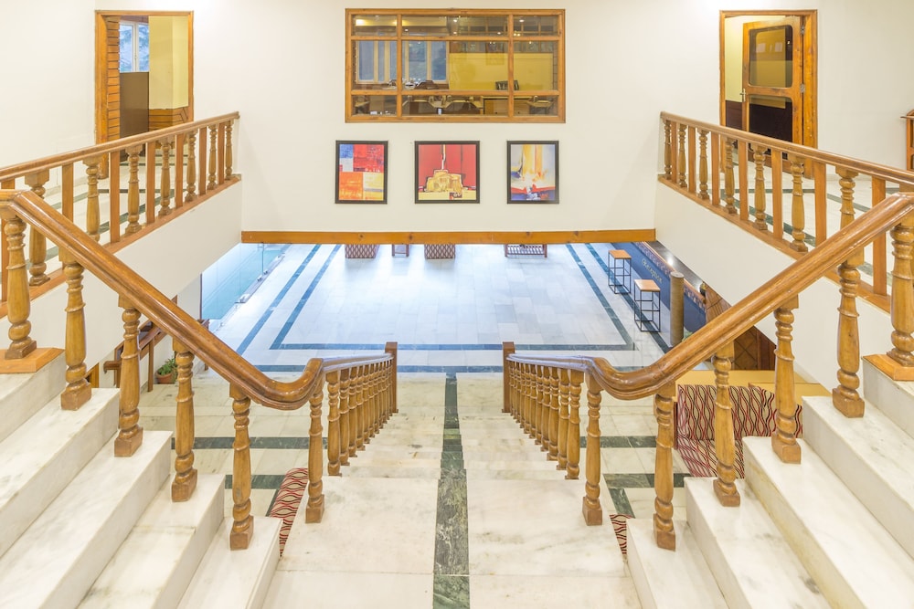 Golden Tulip Manali 80/92