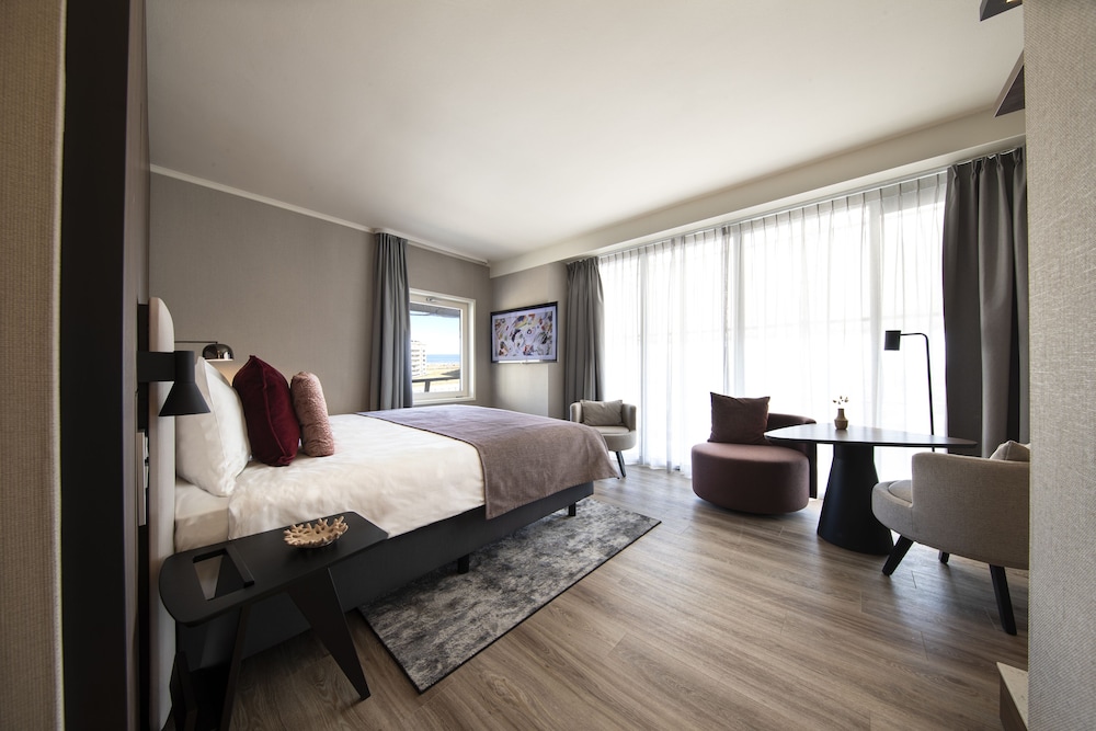 Ambassador, Superior, Twin Beds