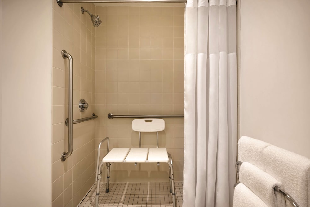 Country Inn & Suites By Radisson, Des Moines West, IA 10/48