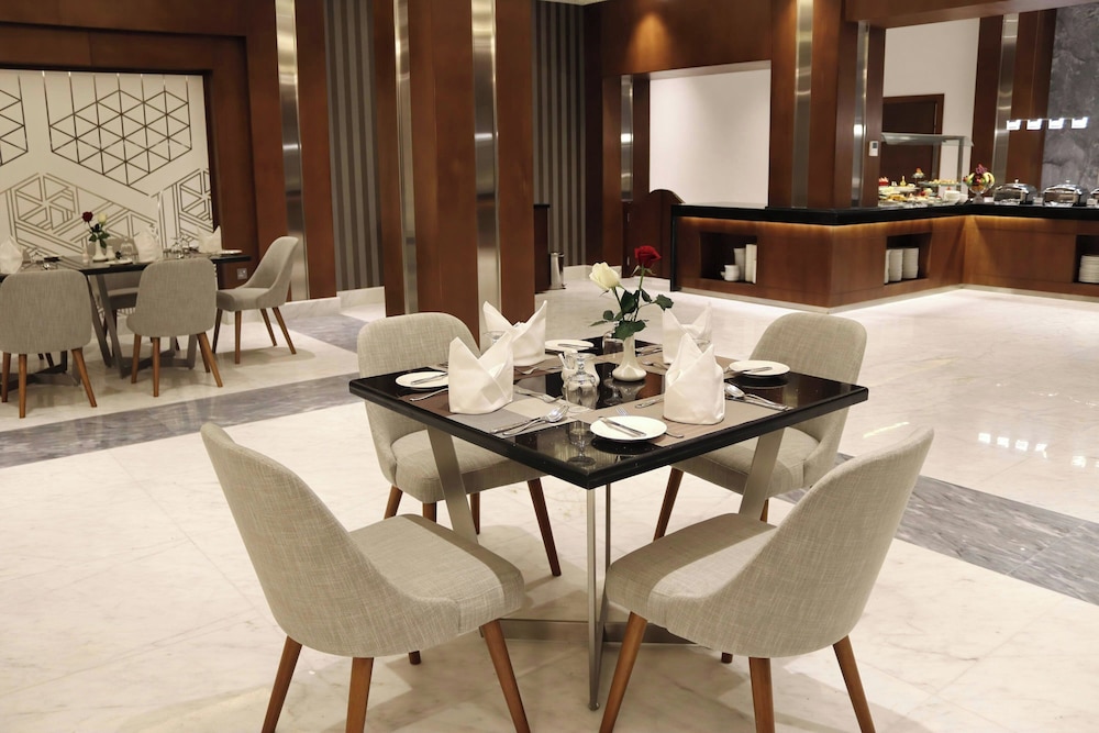 فندق المدينة مريديان(Le Meridien Medina) 43/60