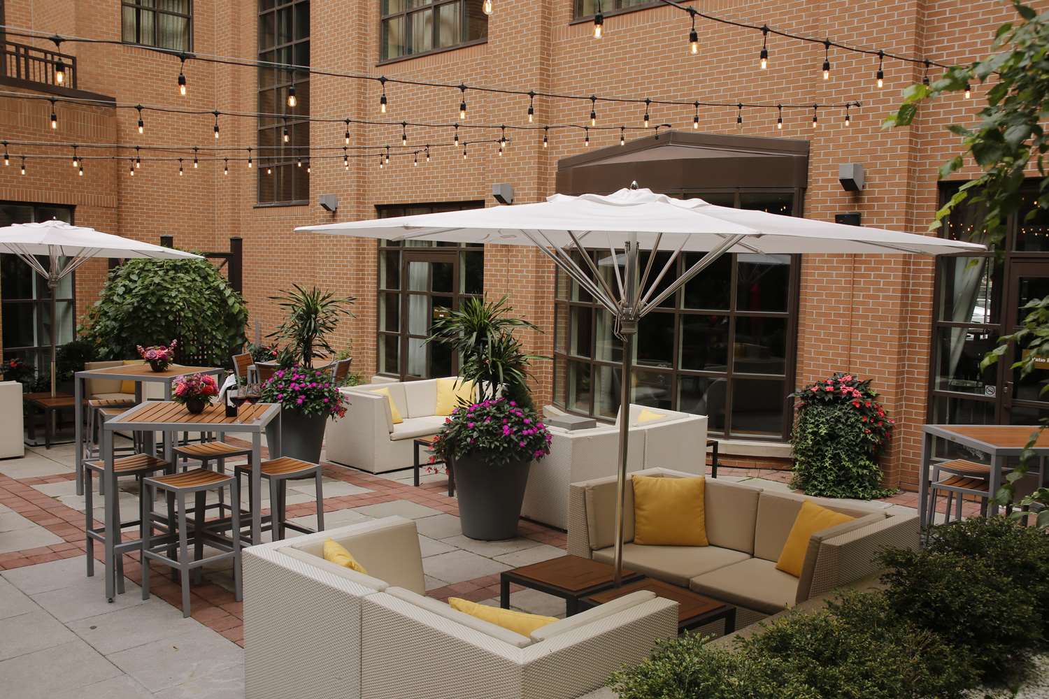 The Yorkville Royal Sonesta Hotel Toronto 29/55